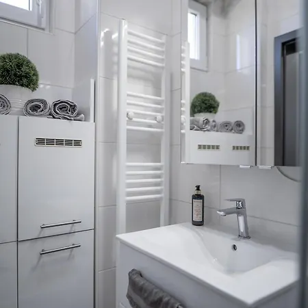 Aapartman Exclusive - Tagas Belvarosi A Szechenyi Ternel, Sajat Parkoloval Pecs