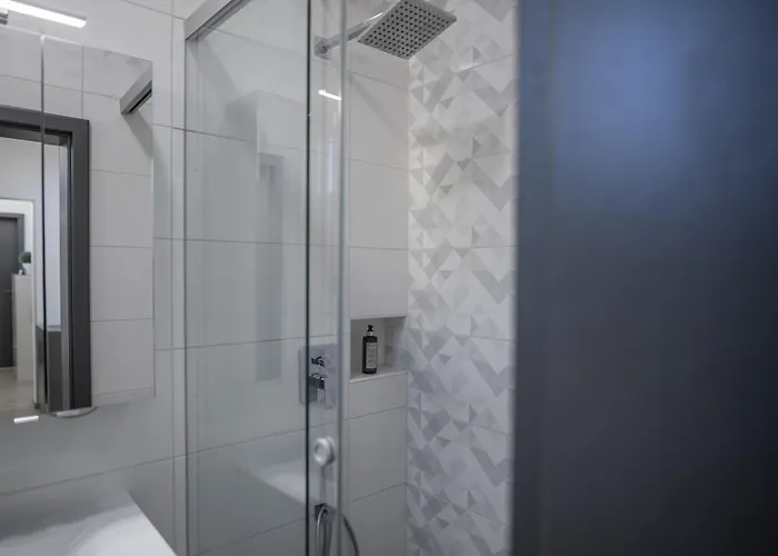 شقة Aapartman Exclusive - Tagas Belvarosi A Szechenyi Ternel, Sajat Parkoloval بيتْش